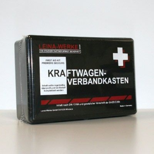 Inhalt des Kfz-Nachrüstsets nach DIN 13164 mit sterilen Verbandstoffen, Pflastern und Rettungsdecke.