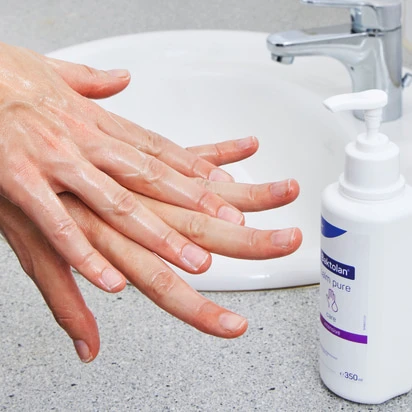 Pflege empfindlicher und gefährdeter Haut Anwendung Baktolan® balm pure