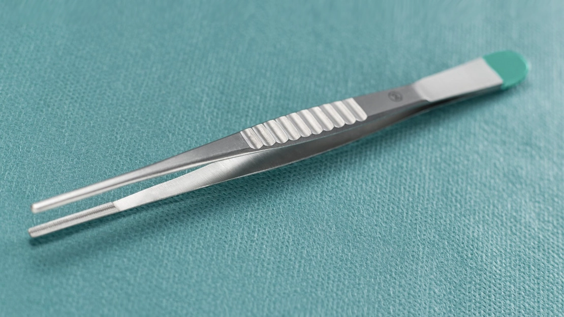 Peha®-instrument: Präzision und Hygiene für vielfältige chirurgische Anwendungen Obere Ansicht der Peha®-instrument Standard Pinzette