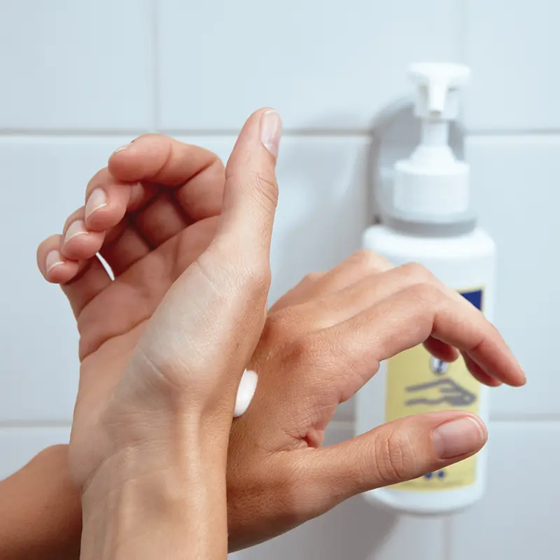 Anwendung Baktolan® balm pure Baktolan® balm pure von Paul Hartmann