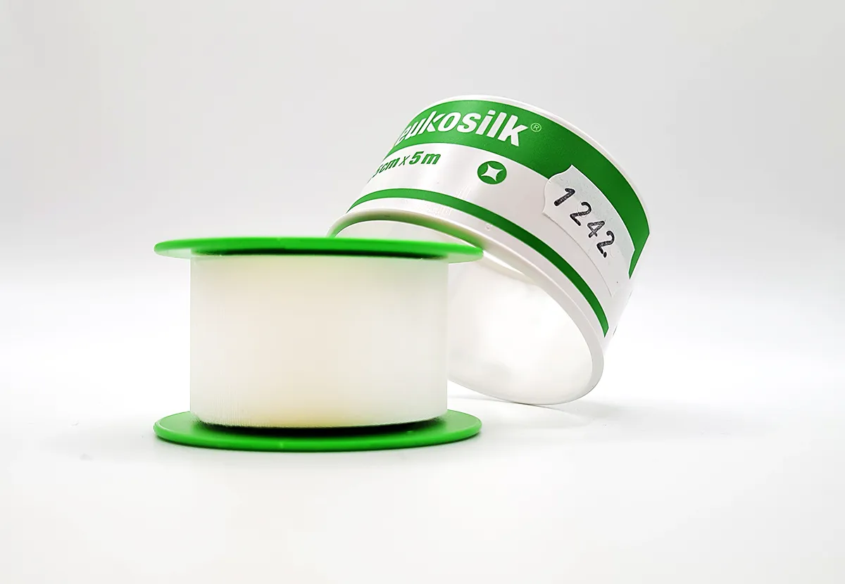Rollenpflaster aus weißer Kunstseide von BSN Medical Rollenpflaster aus weißer Kunstseide
