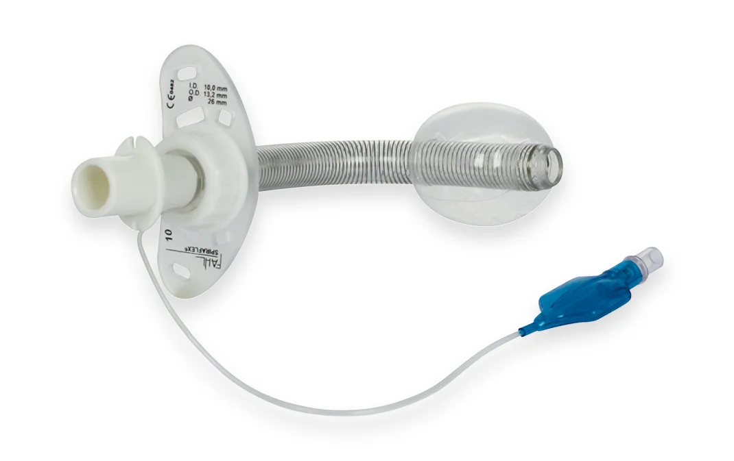 Spiraflex Uni Cuff Trachealkanüle mit Skalierung am Außenrohr und verstellbarem Fixierschild.